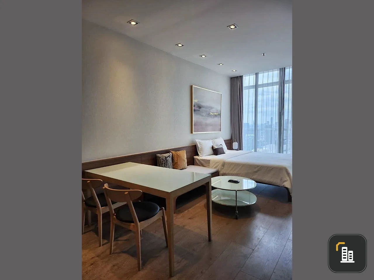 For rent: Park 24 Origin Phrom Phong, 40th floor, very high, fully furnished, nice and comfortable. Book now!