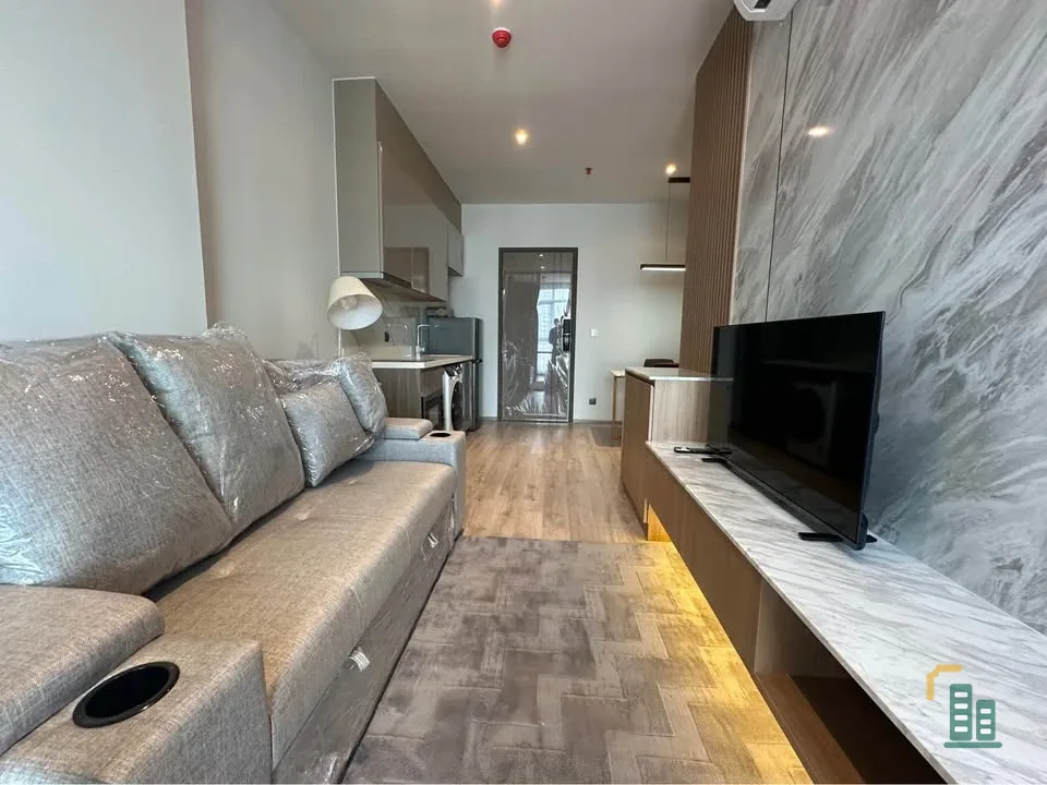 For rent: Rhythm Ekkamai estate, 20th floor, unobstructed view of Thonglor, bedroom with king-size bed, reserve now.