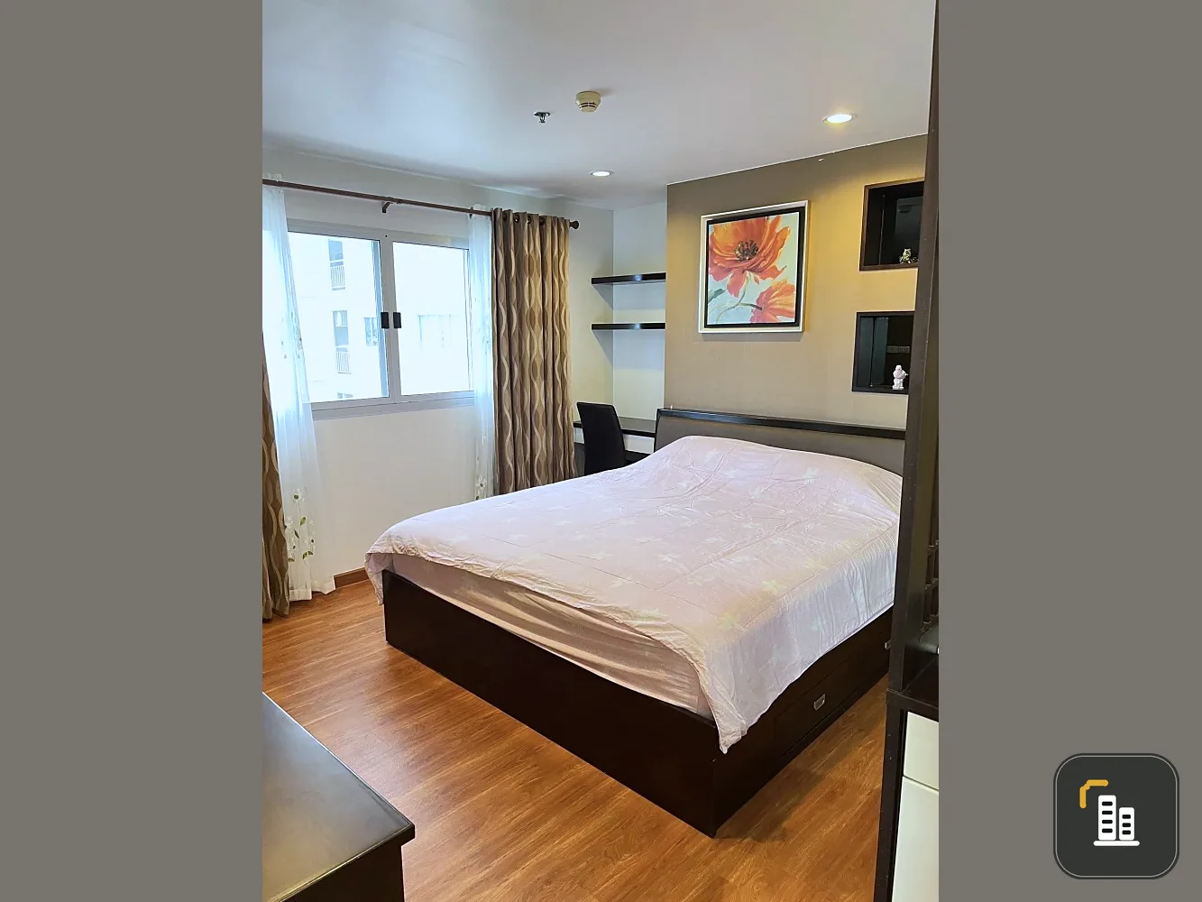 For sale: Lumpini Condotown North Pattaya Sukhumvit. Spacious room with plenty of usable space. Comes fully furnished. Hurry and reserve now!