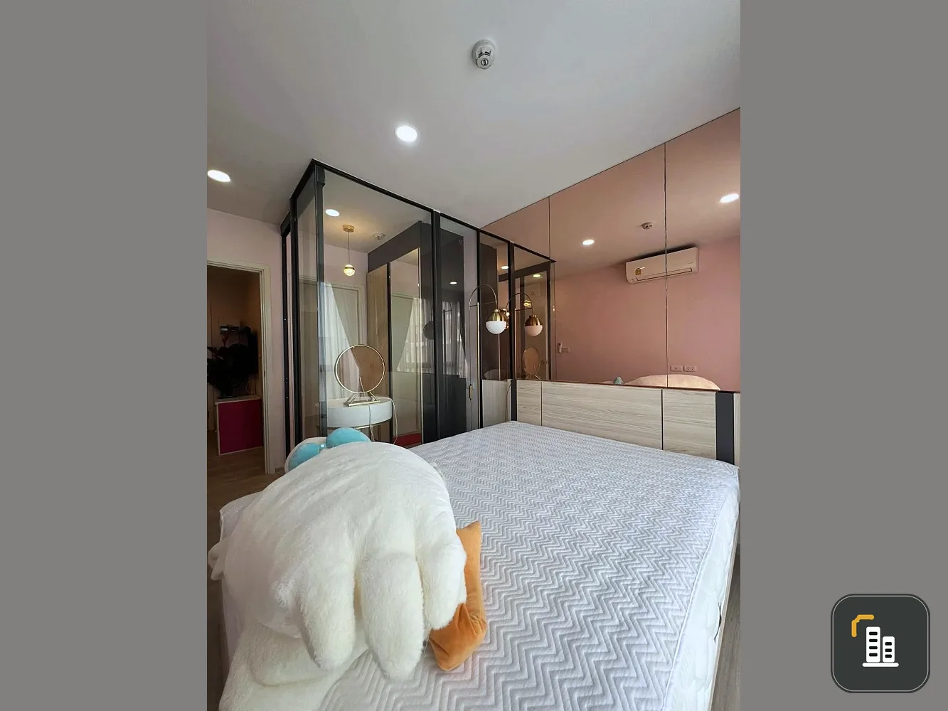 Gladden Condo for rent, Lat Phrao 1, 3rd floor, fully furnished and equipped with appliances. Reserve now, don't delay.