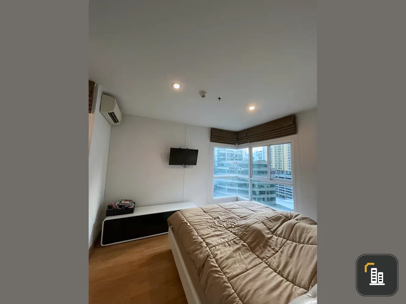 For sale or rent: The Parkland Grand Asoke-Phetchaburi, spacious room with plenty of usable space, swimming pool view. Reserve now!