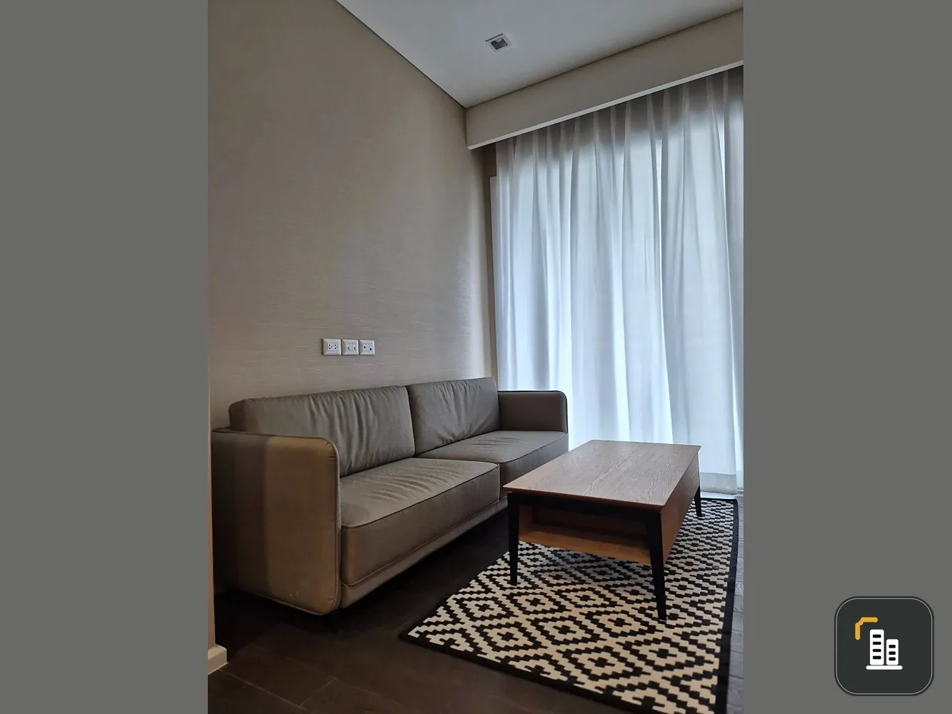 For rent: The Saint Residences, high floor, beautiful view, 2.9 meter high ceiling, airy, comfortable, hurry and reserve now!