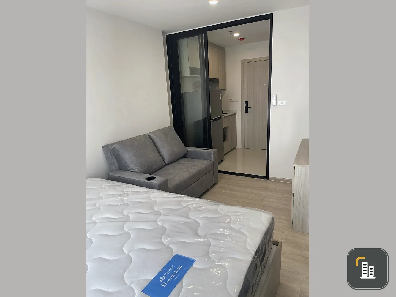 For rent: Origin Plug & Play E22 Station, a lovely room on the 5th floor, fully furnished, just bring your bags and move in!
