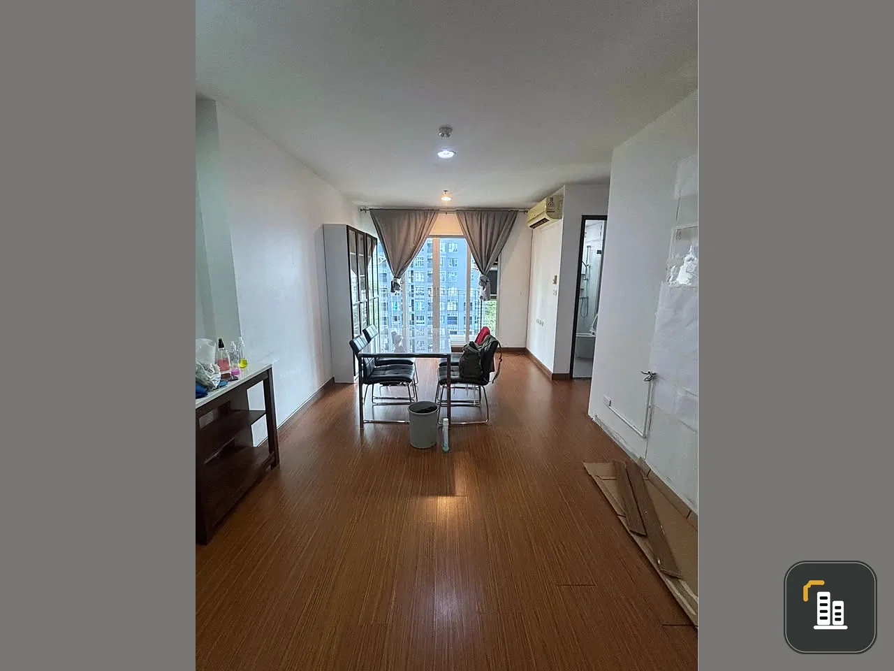 For sale: Diamond Sukhumvit, 10th floor, corner unit, very quiet and private, lots of usable space, don't miss out!