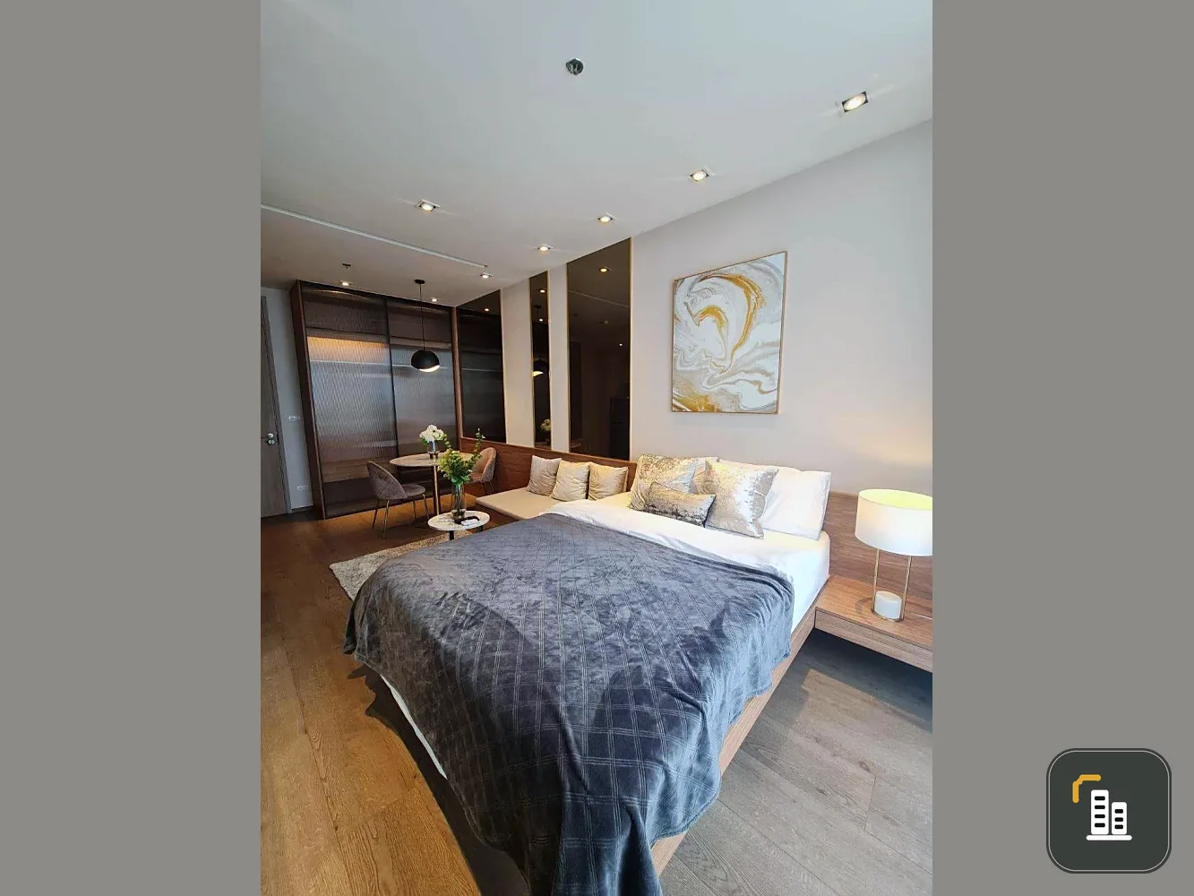 For rent: Park 24 Origin Phrom Phong, studio room, very high floor, fully furnished, don't miss it!