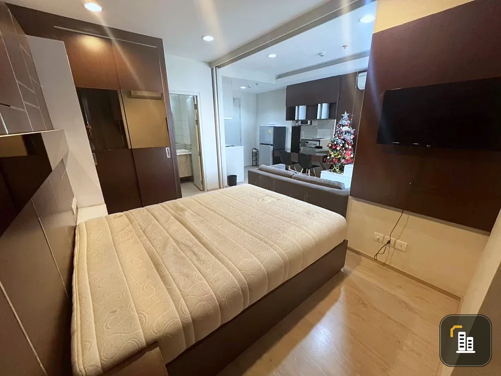 For rent: Ideo Q Ratchathewi, 35 sq m., comfortable, not cramped, fully furnished, stunning built-in decorations. Reserve now .