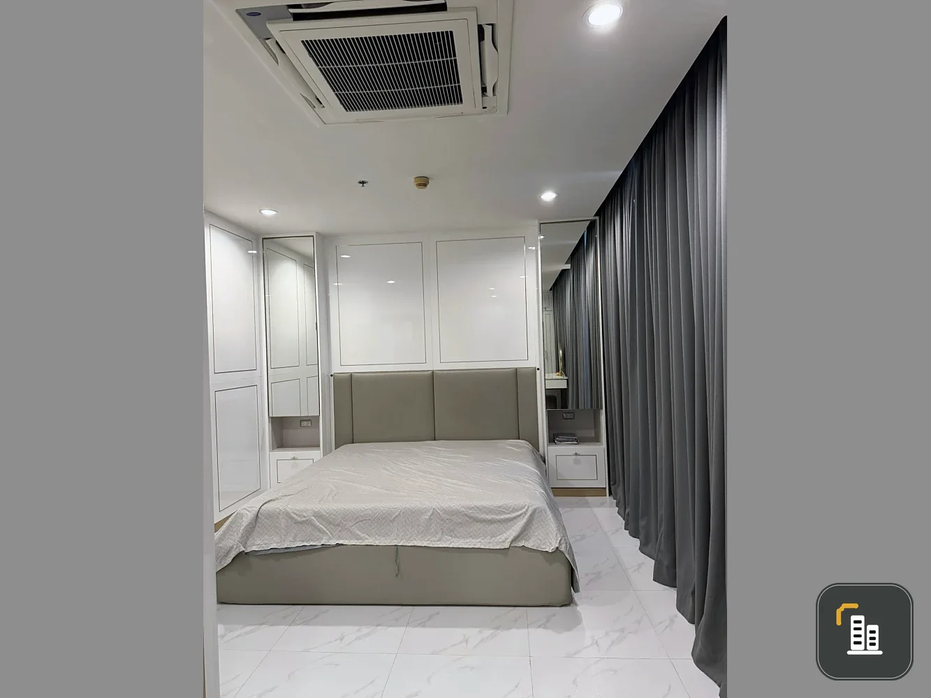 Condo for sale or rent: The Sky Sukhumvit. Large, comfortable room with a walk-in closet. Hurry and reserve now! Don't miss out!