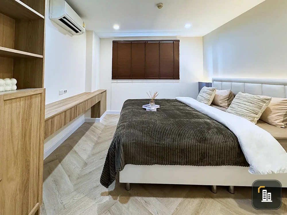 For sale: The Niche Sukhumvit 49, a lovely room, decorated in a cool tone, comes with complete furniture. Don't miss it!