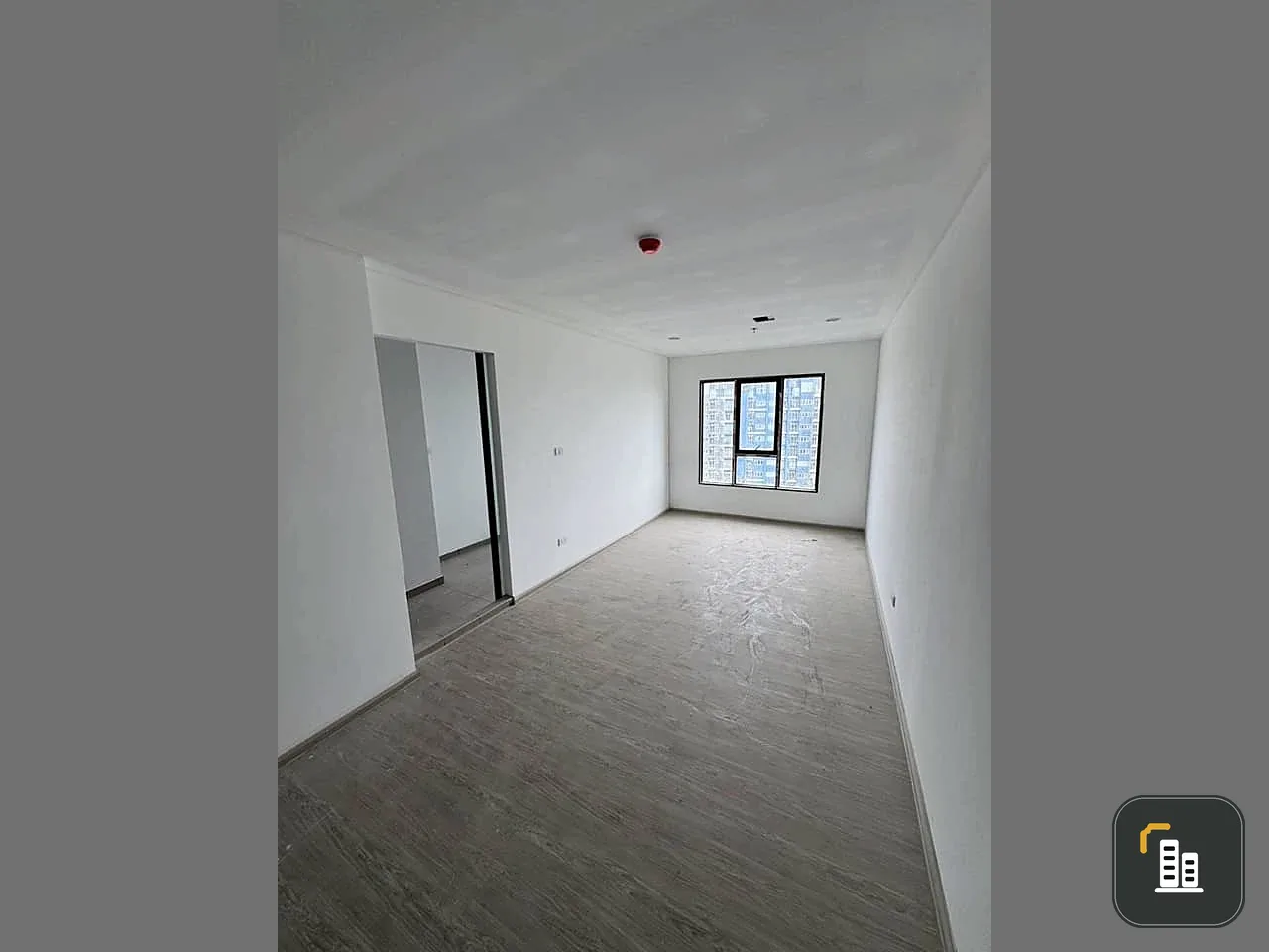 For sale: Regent Home Wutthakat. The room is spotlessly clean and airy. People who like to decorate their rooms must not miss this.