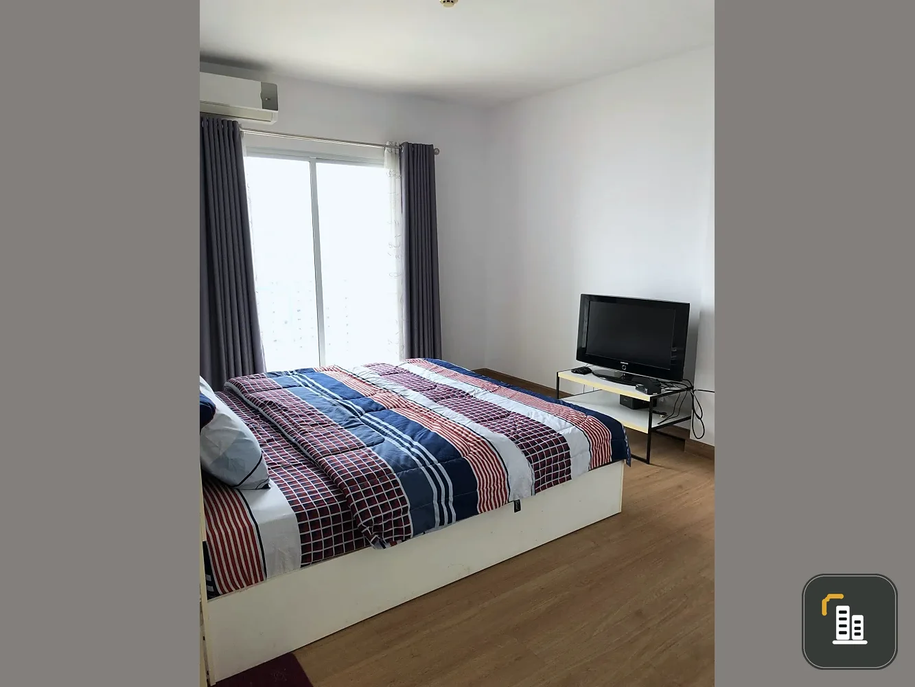 Supalai Park Khaerai Ngamwongwan for sale, spacious room with plenty of usable space, fully furnished, just bring your bags and move in.