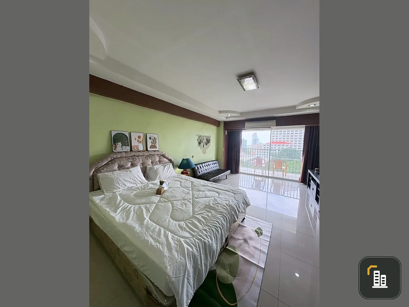 Sombat Pattaya Condotel for rent, spacious room with plenty of usable space, decorated in a theme, fully furnished, hurry and reserve now!