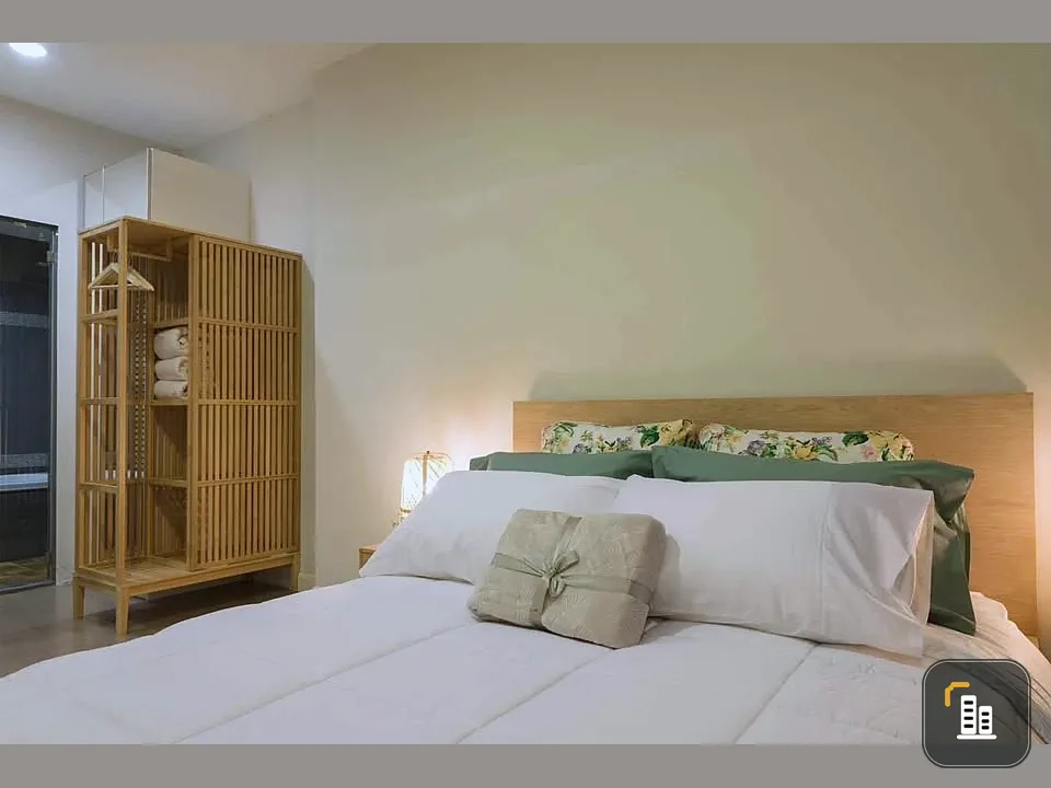 For sale: The Crest Sukhumvit 34, beautifully decorated with a great city view, complete with furniture and appliances. Reserve now!