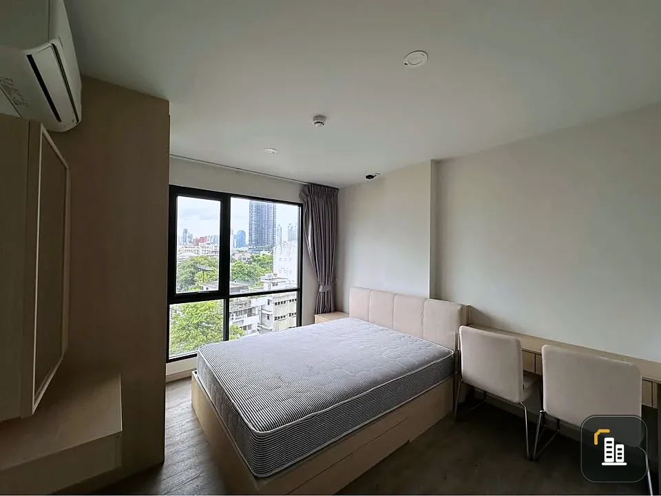 For rent: The Shade Sathorn 1, airy room, lots of usable space, balcony facing north, breezy direction, reserve now.