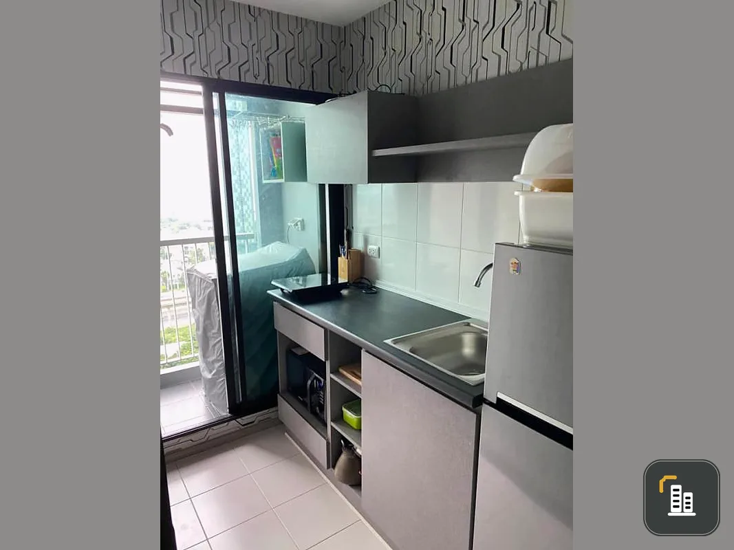 Urgent sale Aspire Sathorn-Taksin Stick to the wall in the whole room Good sofa. Very comfortable to sit. Hurry up. If you are slow, you will miss it.