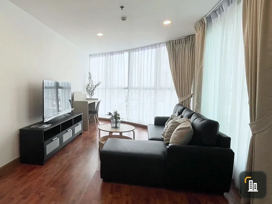 For rent: Bangkok Horizon Ramkhamhaeng. The room is on a very high floor. Fully furnished. Beautiful view. You can't miss this opportunity to reserve.