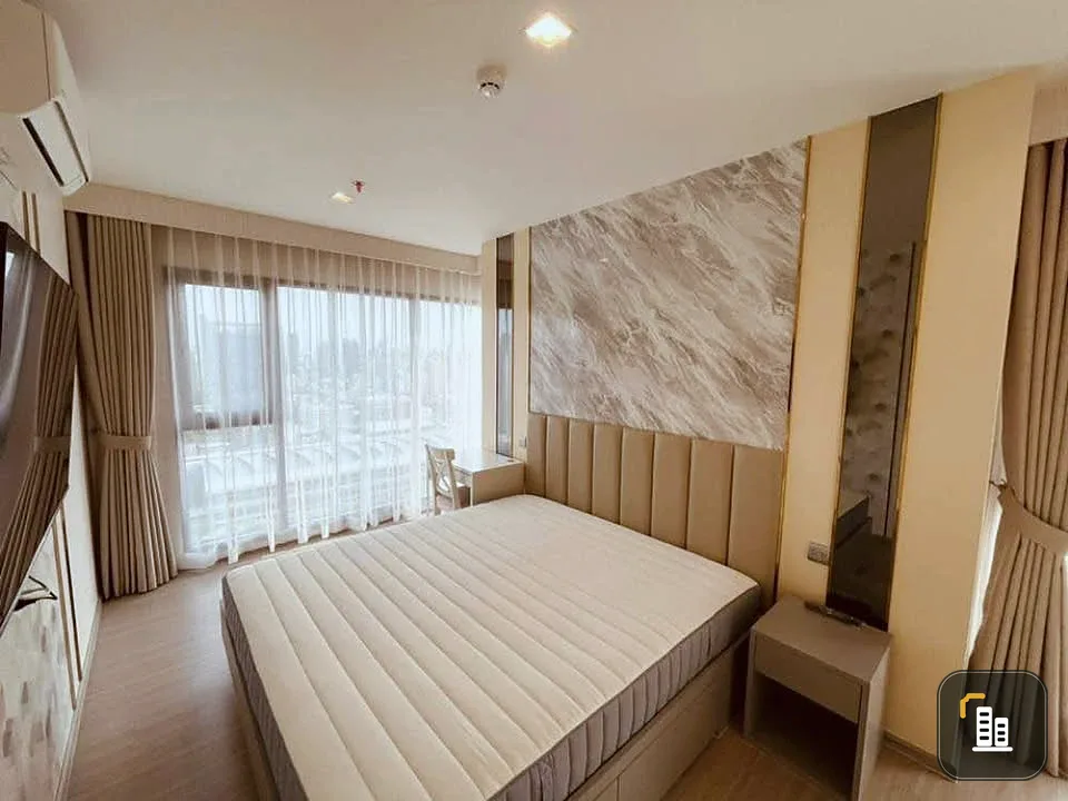 For rent: Life Asoke Hype, a luxurious room with fully furnished and ready to move in, just move in.