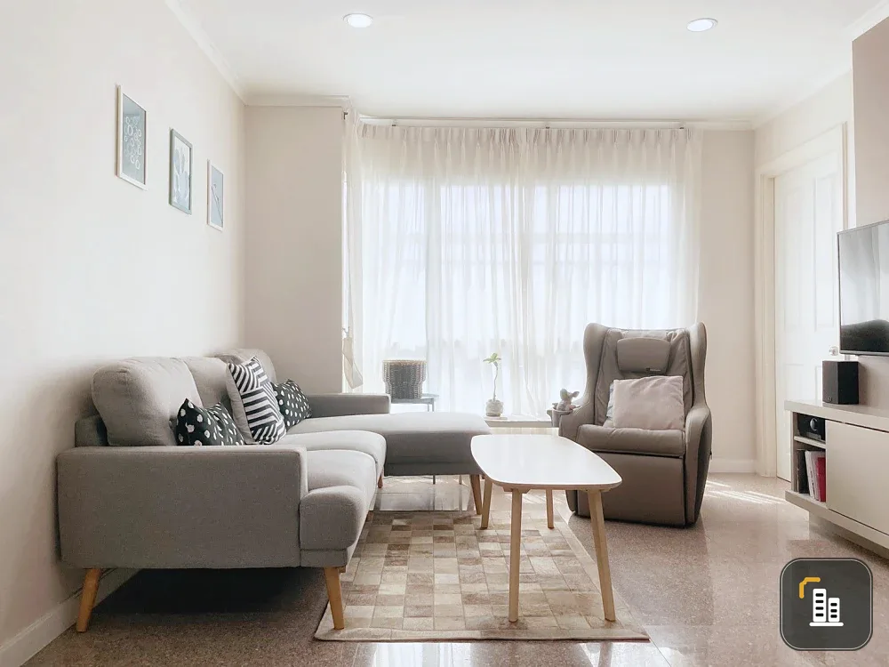 For sale or rent: Lumpini Park Riverside - Rama 3, a riverside condo on the Chao Phraya River. City views and a swimming pool provide a cool breeze al