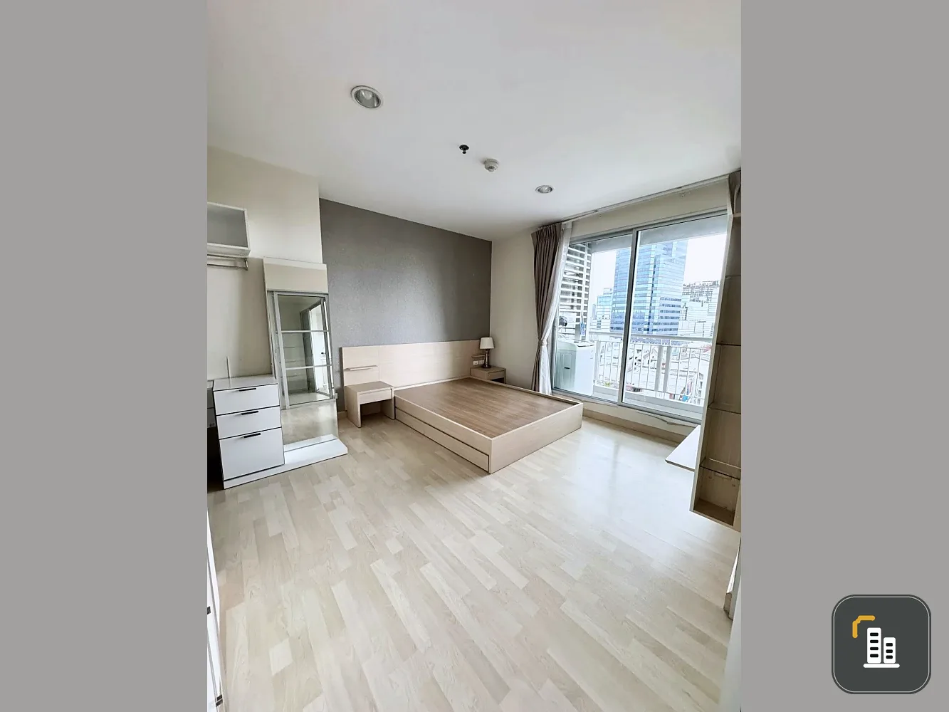 Rhythm Ratchada for sale, corner unit with privacy, plenty of usable space, comes with complete amenities, reserve now!