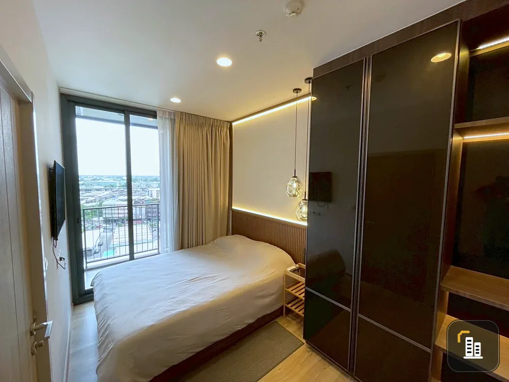 For rent: Oka Haus Sukhumvit 36, a lovely room, decorated in a cool theme, fully furnished, with a beautiful city view. Reserve now!