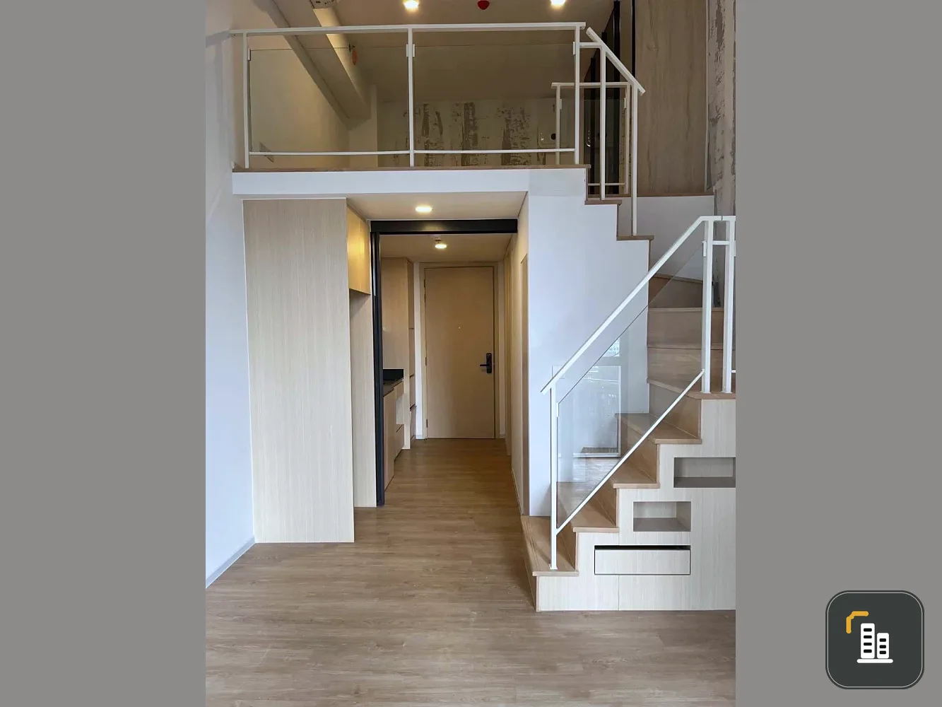 For sale: Landmark @MRTA Station, 5th floor room, airy, spacious, good use of space, beautiful city view, hurry and reserve now!