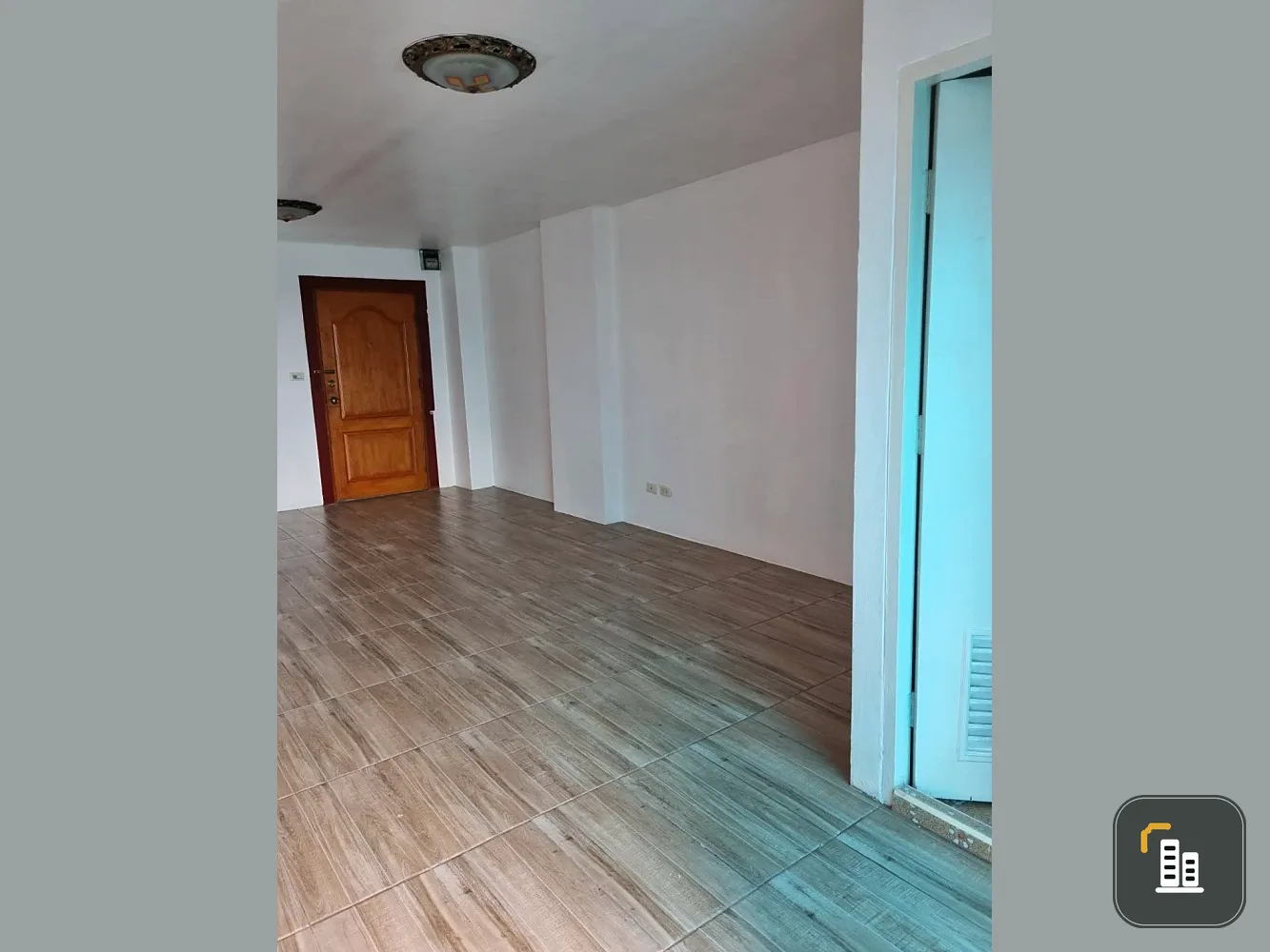 Champs Elysees Tiwanon for rent, empty room, clean, airy, people who like to decorate their rooms, don't miss it.