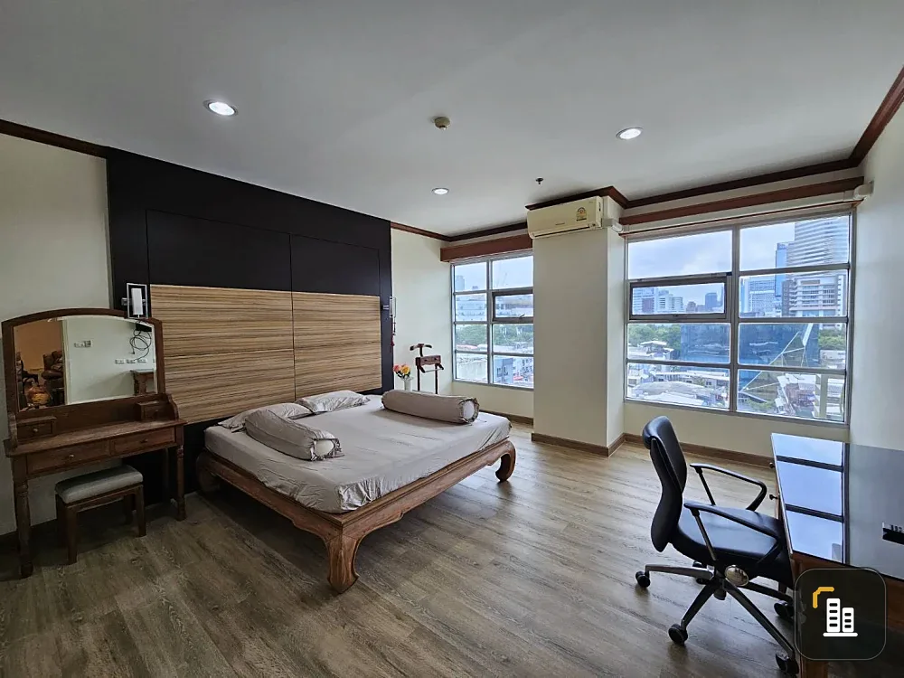 House for rent in the middle of Siam-Pathumwan, 3 bedrooms, 3 bathrooms, fully furnished, hurry and reserve before it's gone.