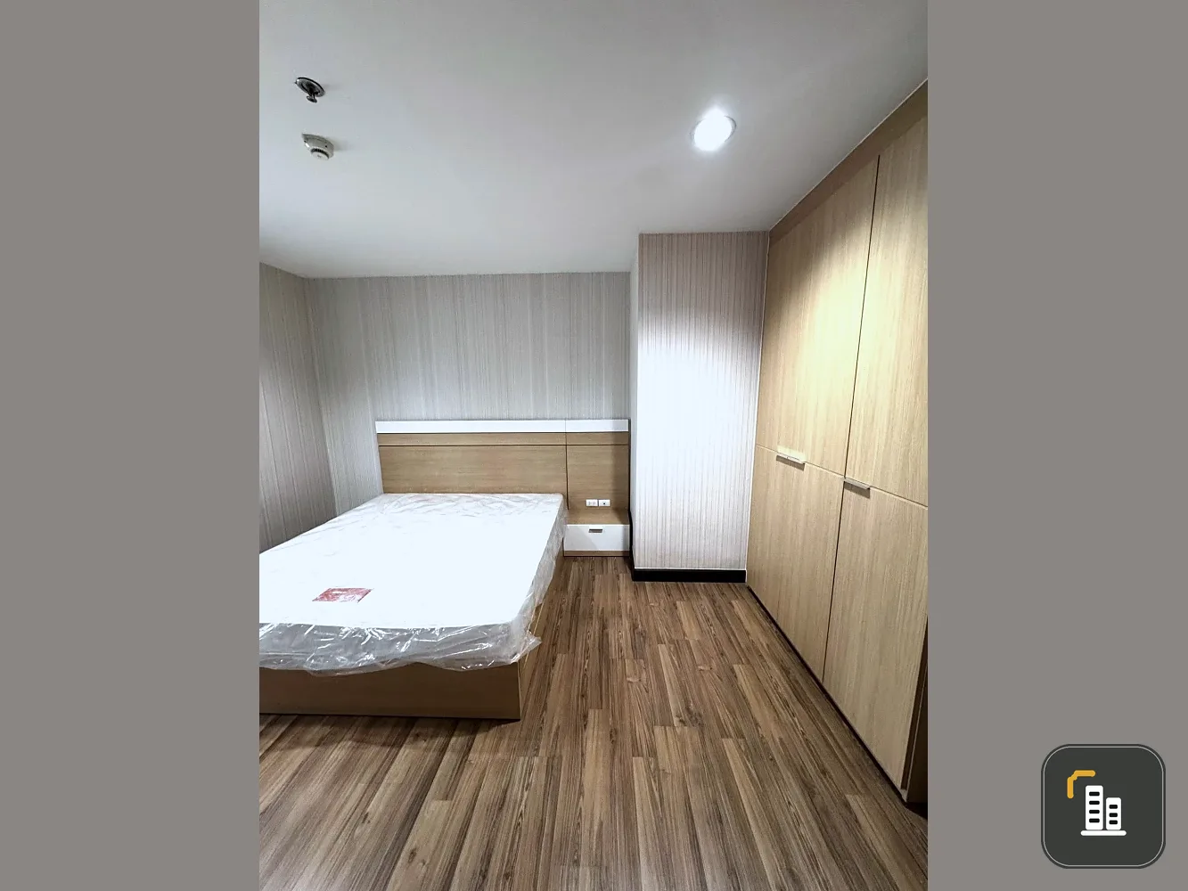 For rent: Akesin Place, 1 bedroom, 1 bathroom, well-built furniture, lots of usable space, good location, don't miss it.