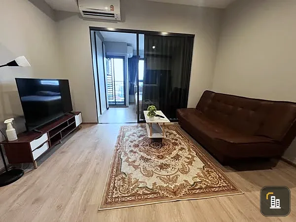 For rent: IDEO RAMA 9–ASOKE, 1 bedroom, 1 bathroom, 12th floor, good location, comes with a comfortable brown sofa. Reserve now.