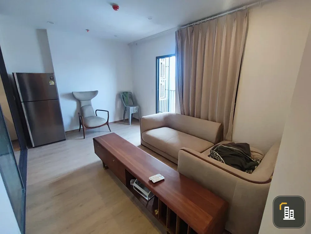 For rent: Life Rama 4 - Asoke, 16th floor, very good location, very spacious, hurry and reserve before it's gone.