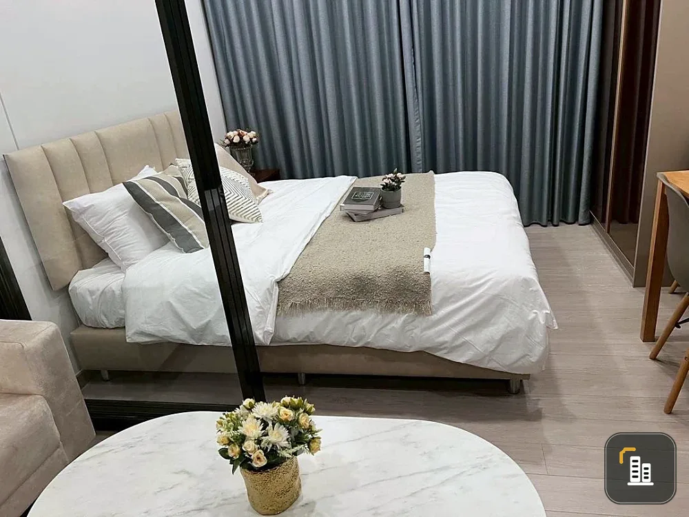 For rent One 9 Five Asoke-Rama 9, a nice room on the 43rd floor with a high view, fully furnished and equipped with appliances. Hurry and reserve now!