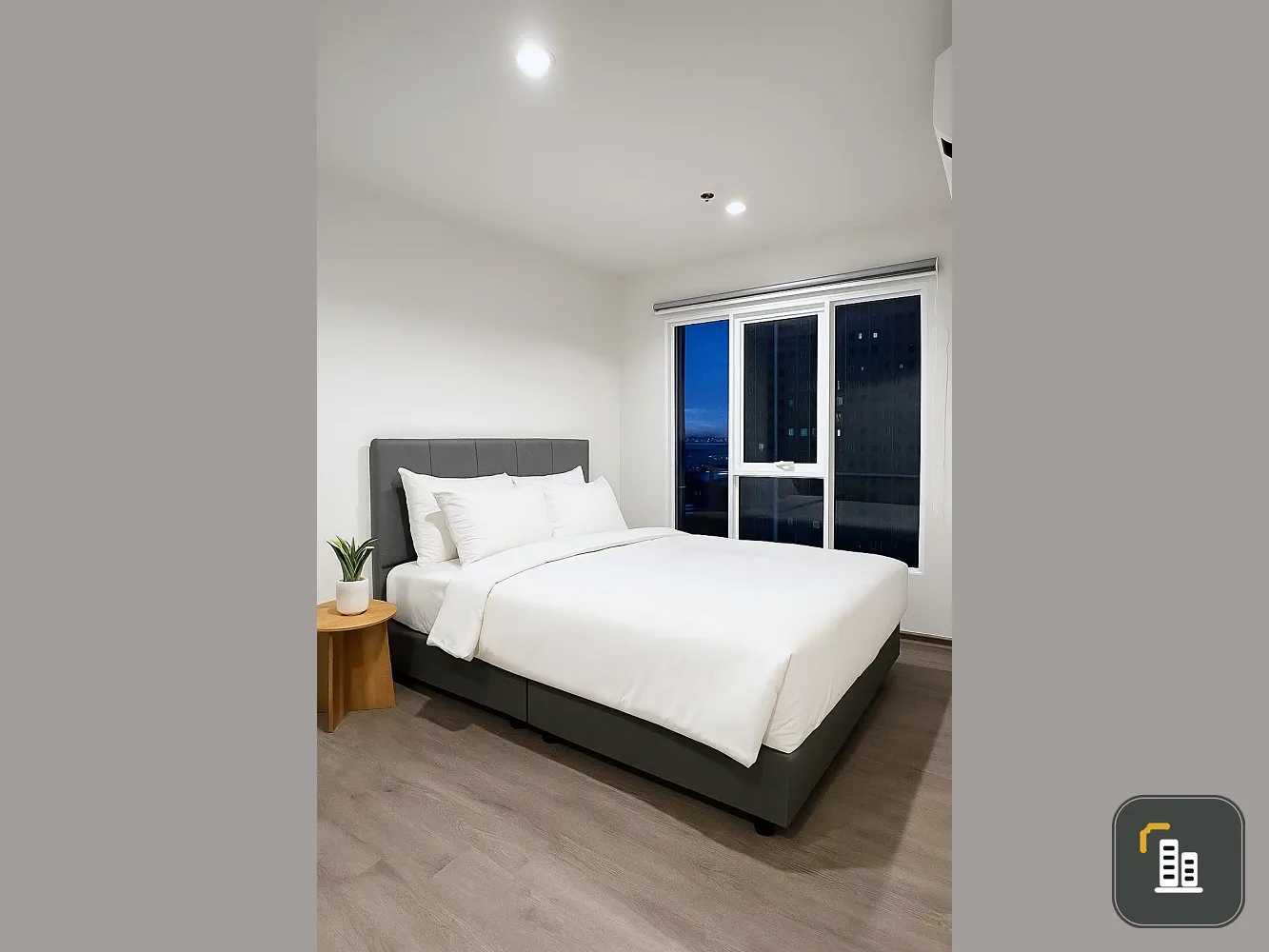 For rent: Regent Home Bangna, 19th floor, high floor, good view, fully furnished, reserve now, don't delay.