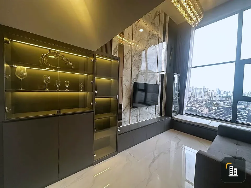 For rent: Soho Bangkok Ratchada, beautifully decorated with built-ins throughout the room, 15th floor, beautiful view, ready to move in.