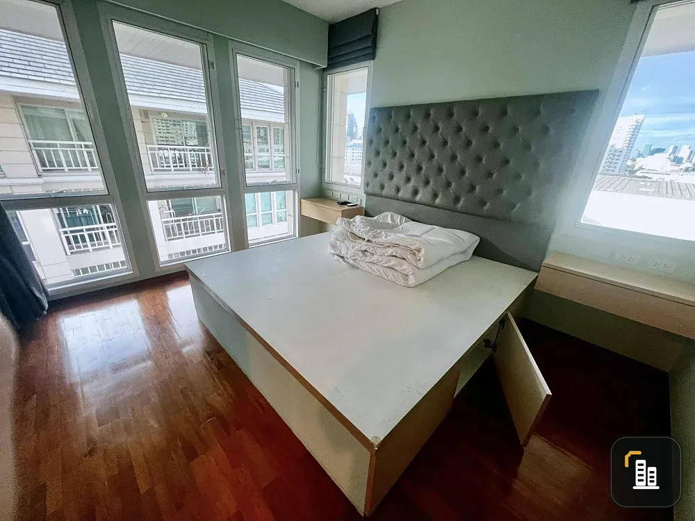 For sale: The Bangkok Narathiwas Ratchanakarint, corner unit, not crowded, lots of usable space, good location, reserve now!