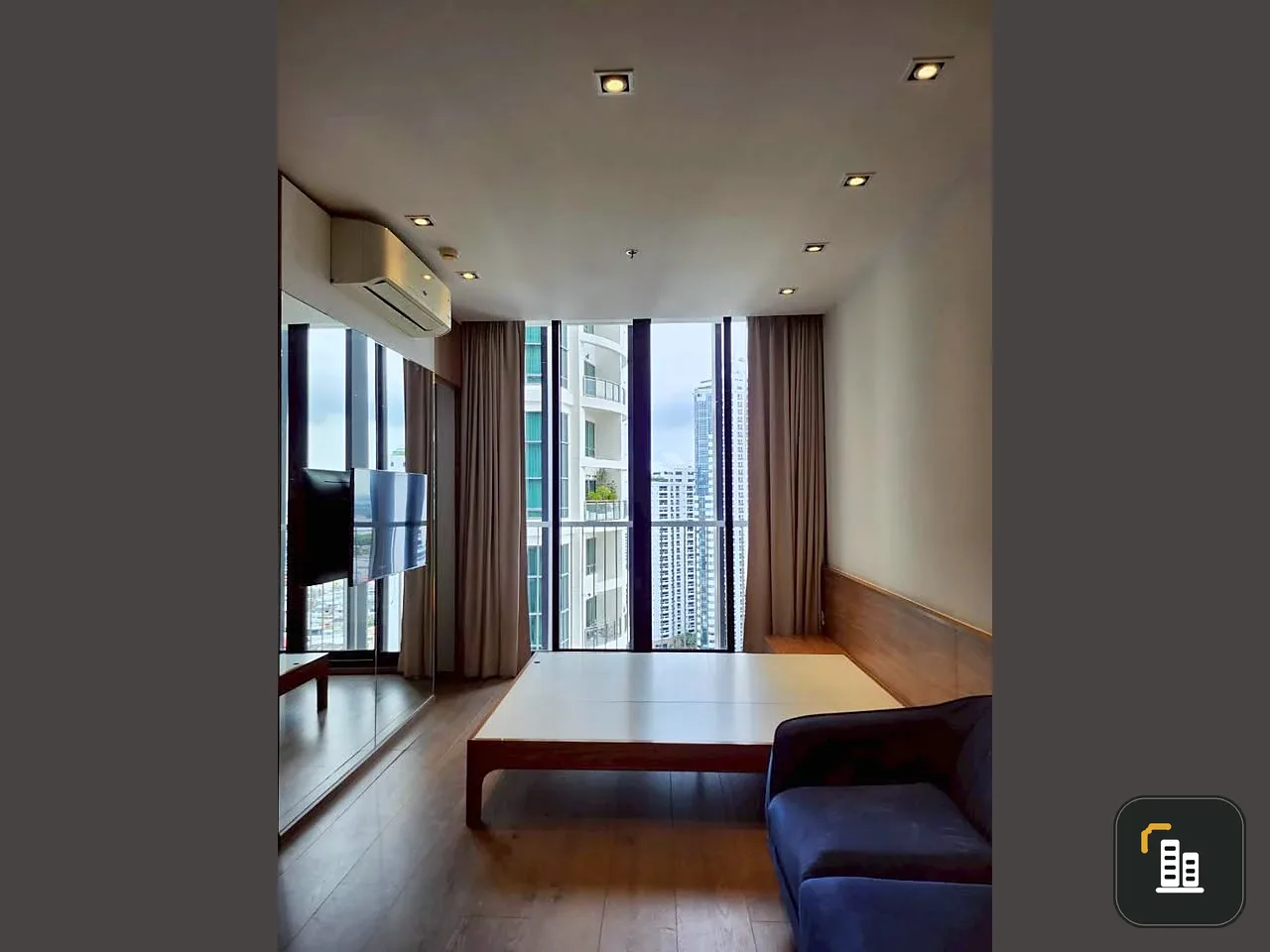 Urgent sale!! Park 24 Origin Phrom Phong Condo, high floor studio unit with beautiful views and full amenities. Ready to move in! Reserve now!!