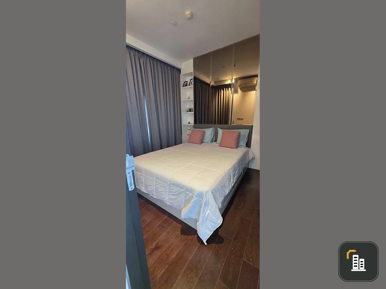 For sale: The Lumpini 24, 17th floor, great view, comes with complete furniture and appliances. Buy now, great value.