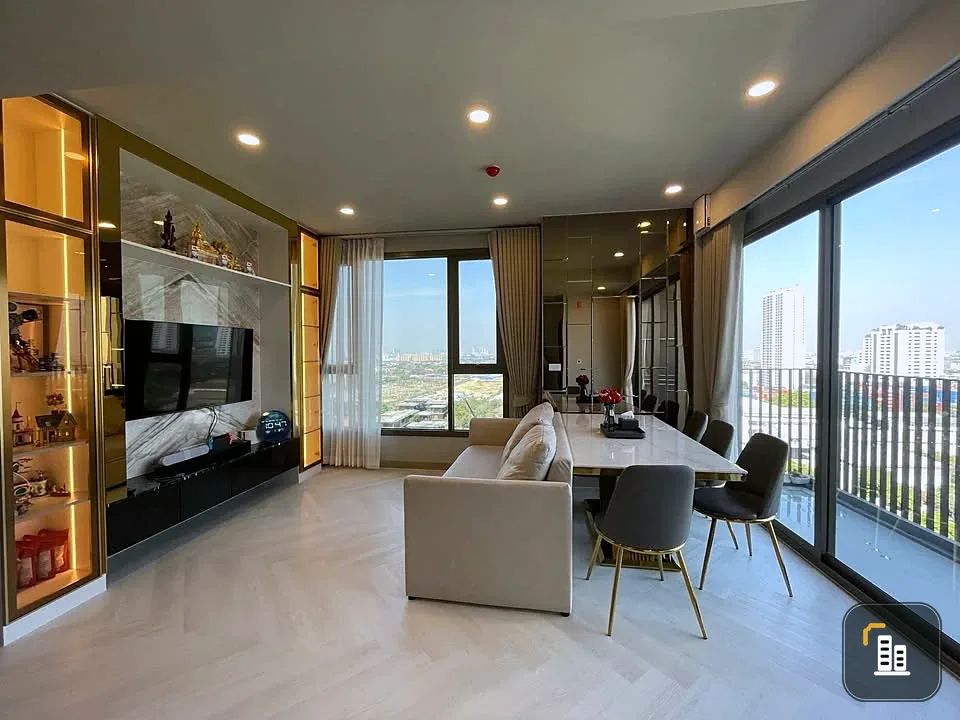 Whizdom The Forestias (Destinia) for rent, very spacious room, beautifully decorated with built-ins throughout the room, with gorgeous marble. Don't m