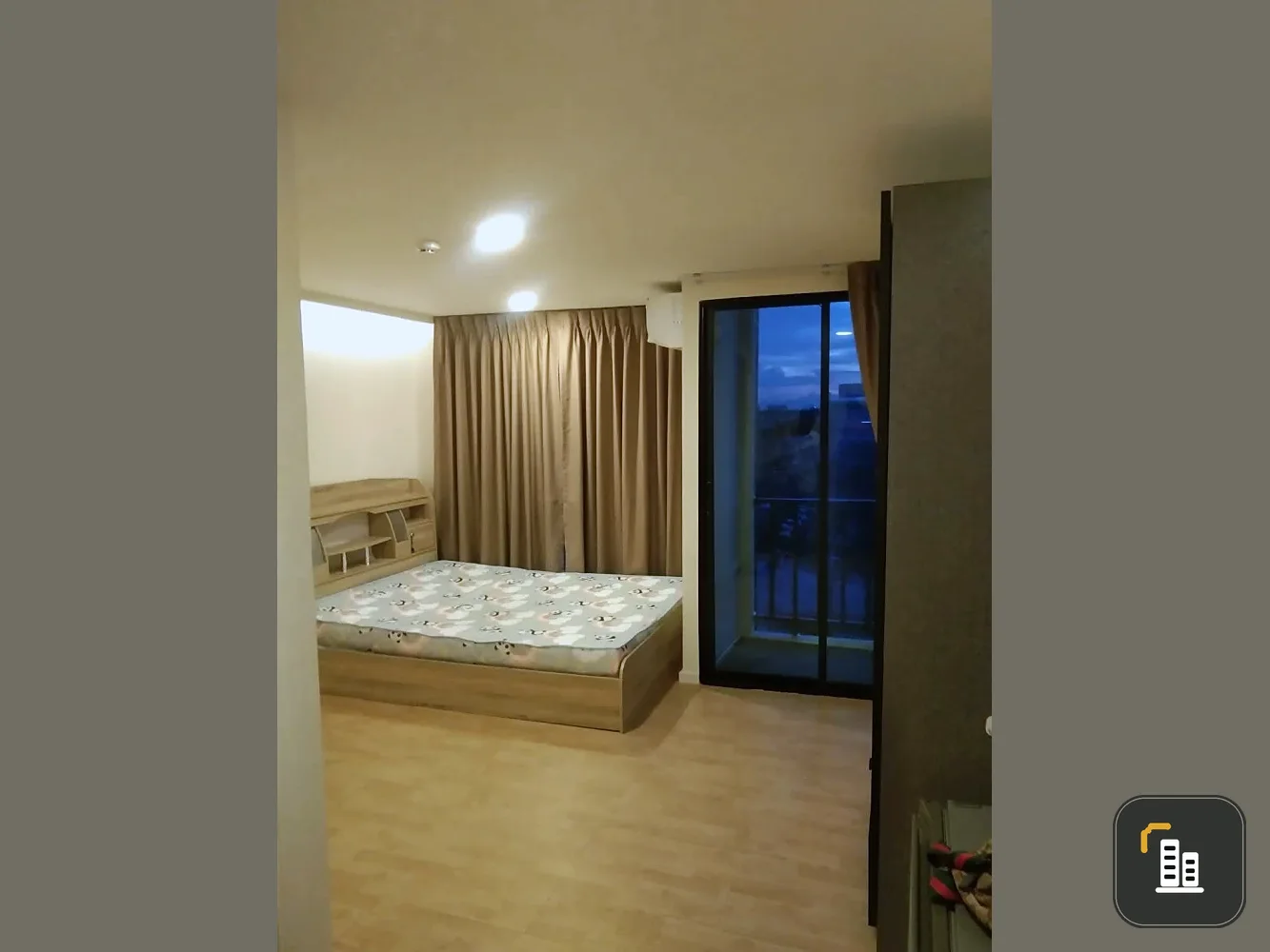 For sale or rent: Modern Condo The Forest Rama 2-Eakchai. Nice room, good location, comes with complete furniture. Reserve now!