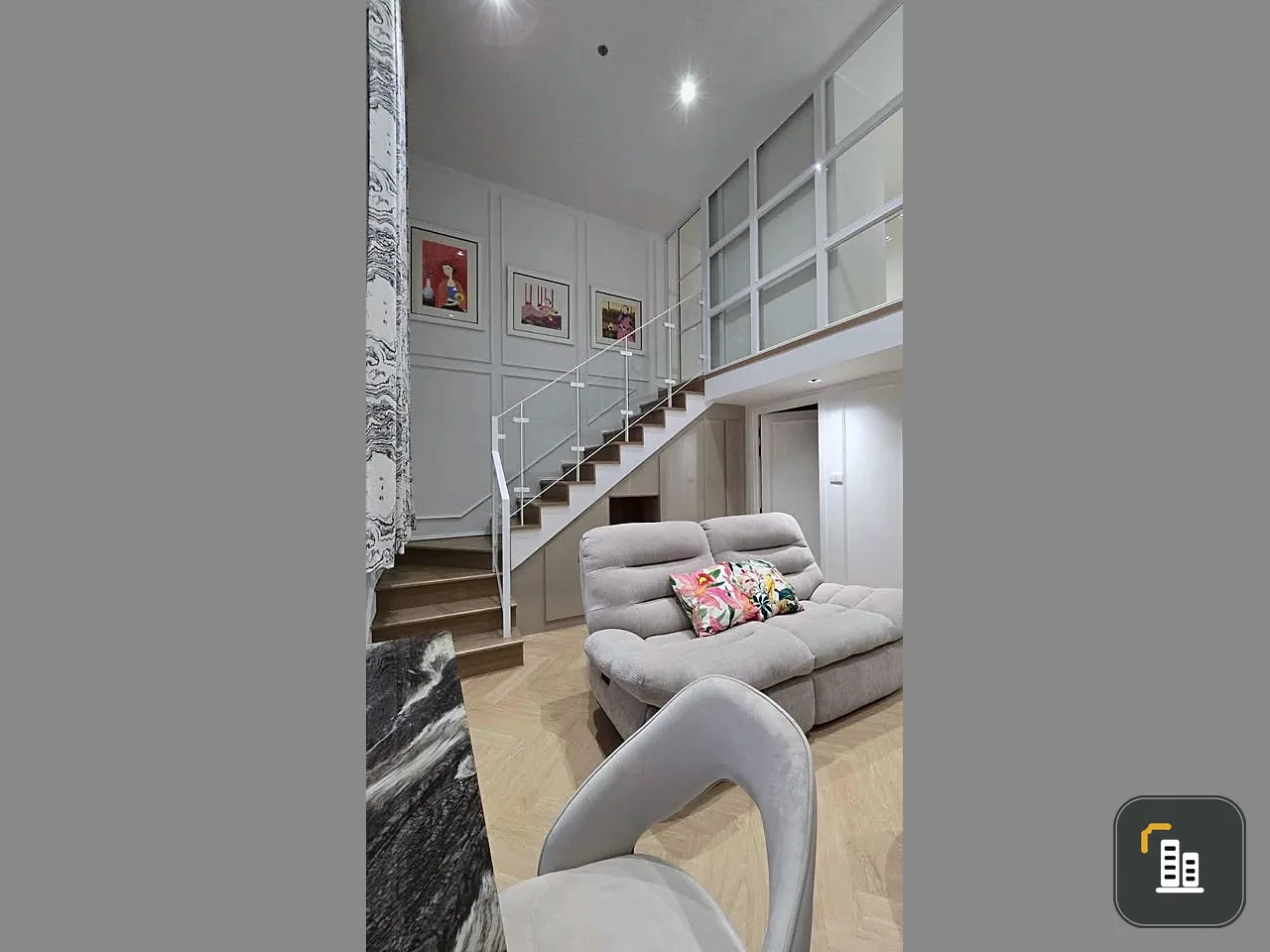 For sale: Na Reva Charoen Nakhon Loft room, high ceiling, airy, fully furnished, quality selected items, reserve now.