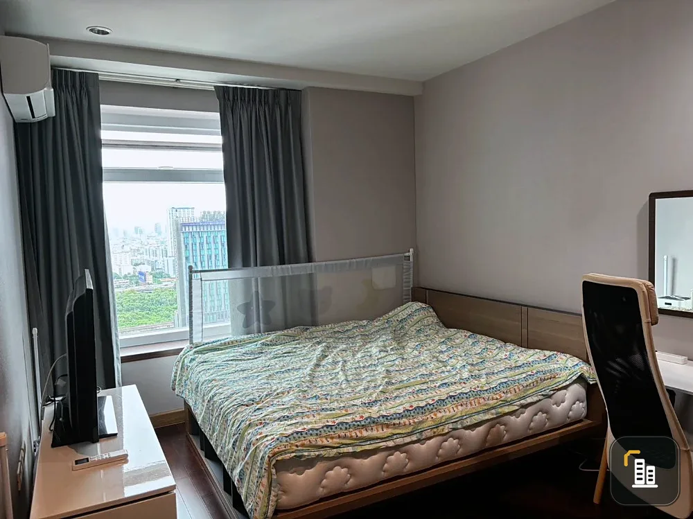 Circle Condominium for rent/sale, spacious room, lots of usable space, good location, beautiful city view from high floor, hurry and reserve now!