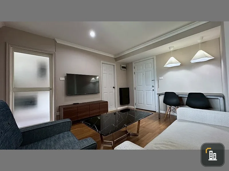 For rent: Lumpini Place Narathiwat - Chao Phraya River view, built-in furniture, ready to move in.