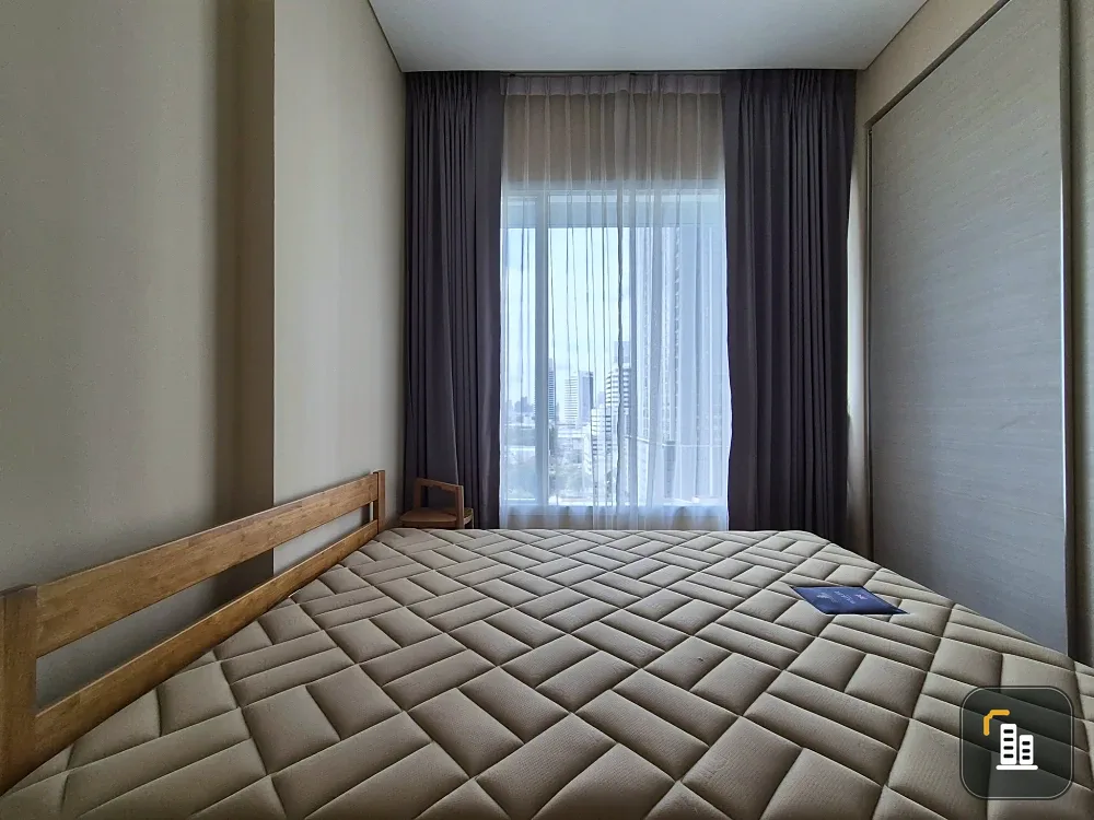 For rent: The Saint Residences, 2.9 meter high ceiling, airy, 10th floor, cool and quiet room. Interested? Reserve now!