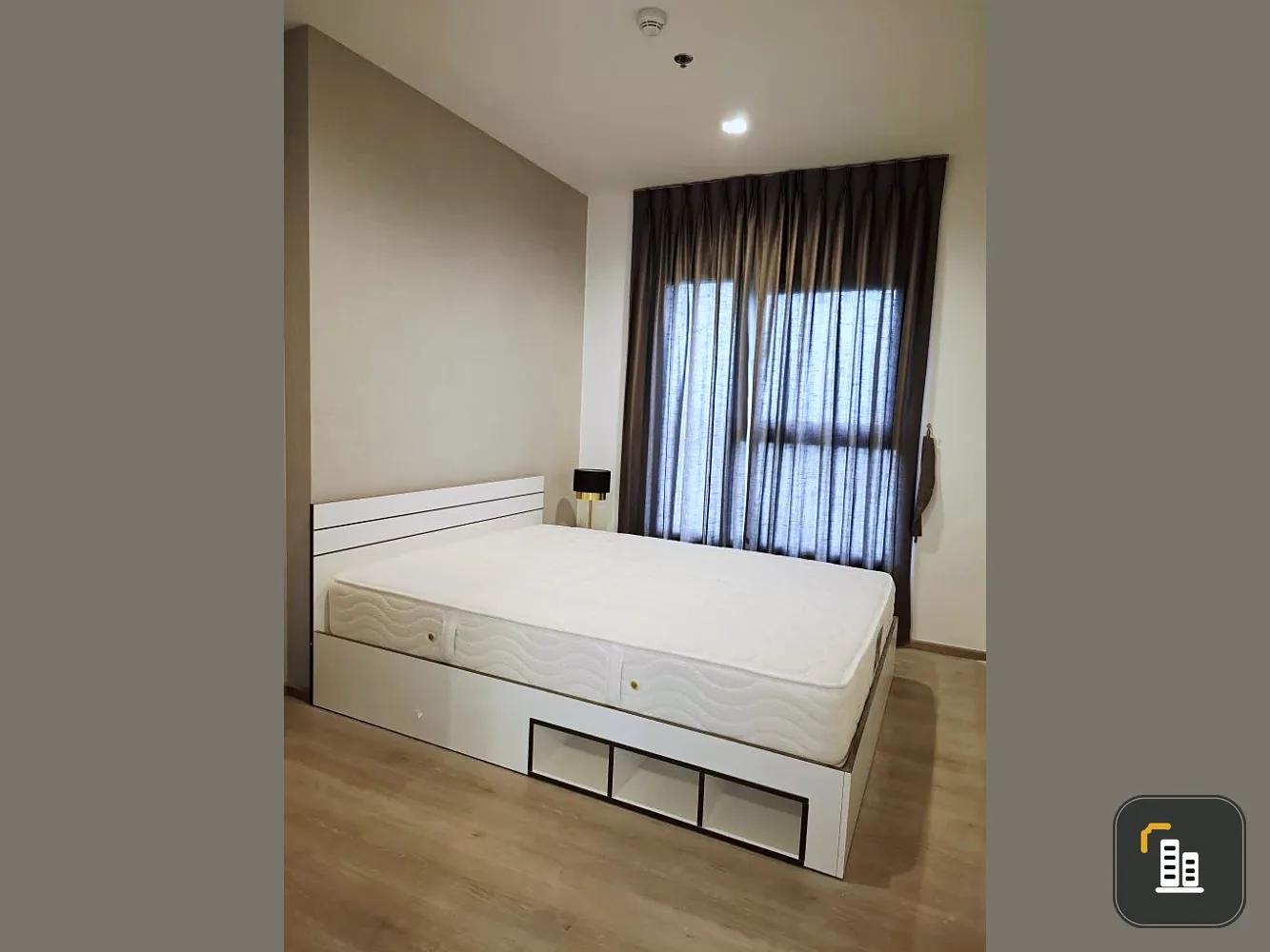 For rent: THE BASE PHETKASEM, ready to move in, fully furnished, high floor, spacious and comfortable room, reserve now.