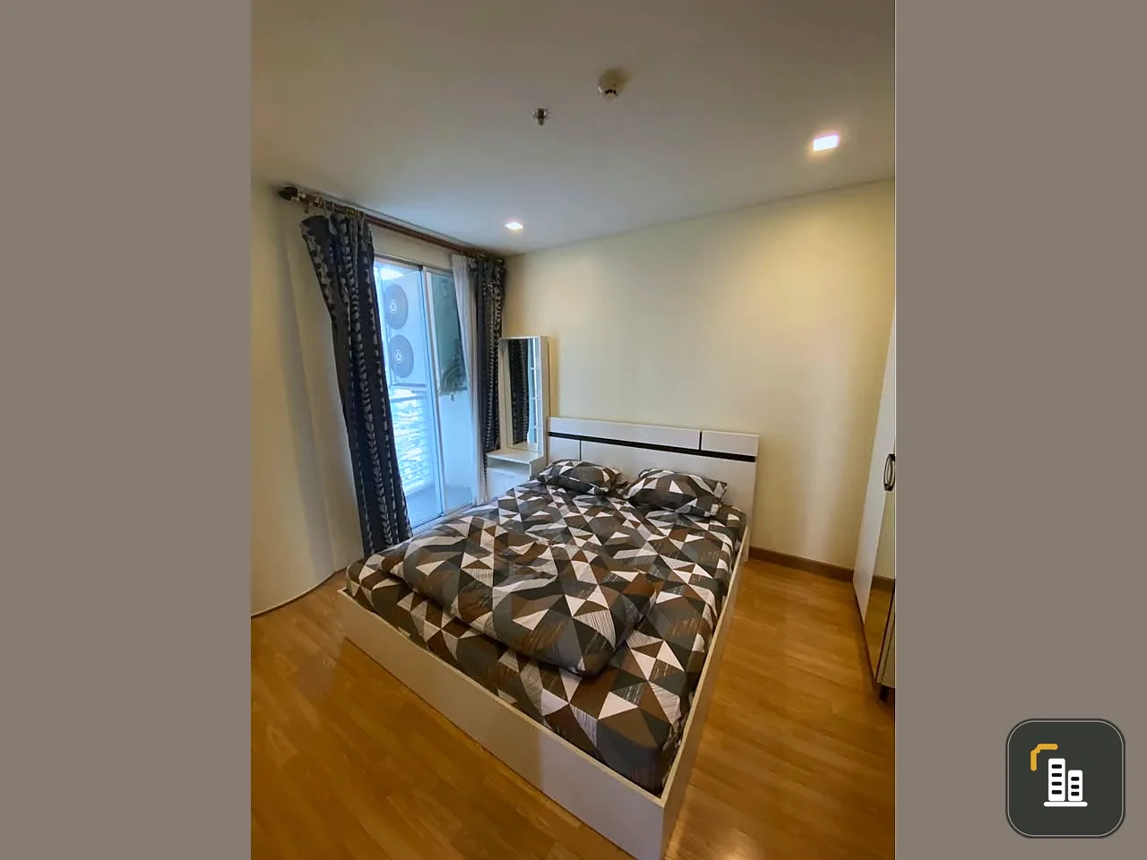 Le Luk Condominium for rent, corner room, very private, great panoramic view, very spacious room, interested, reserve now.