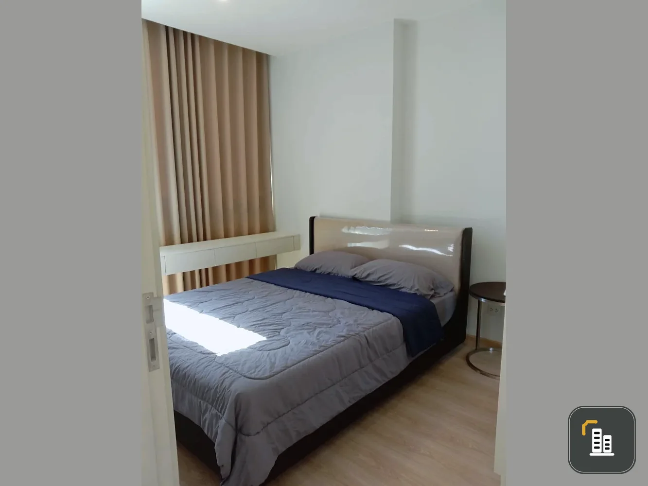 For sale: Noble Revolve Ratchada 2, 26th floor, next to MRT Cultural Center, complete room amenities, reserve now.