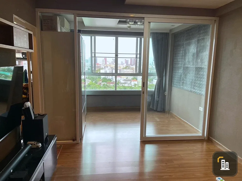For sale: i-biza Condominium RCA, a nice room, good location, convenient transportation, beautiful view, not blocked, reserve now!