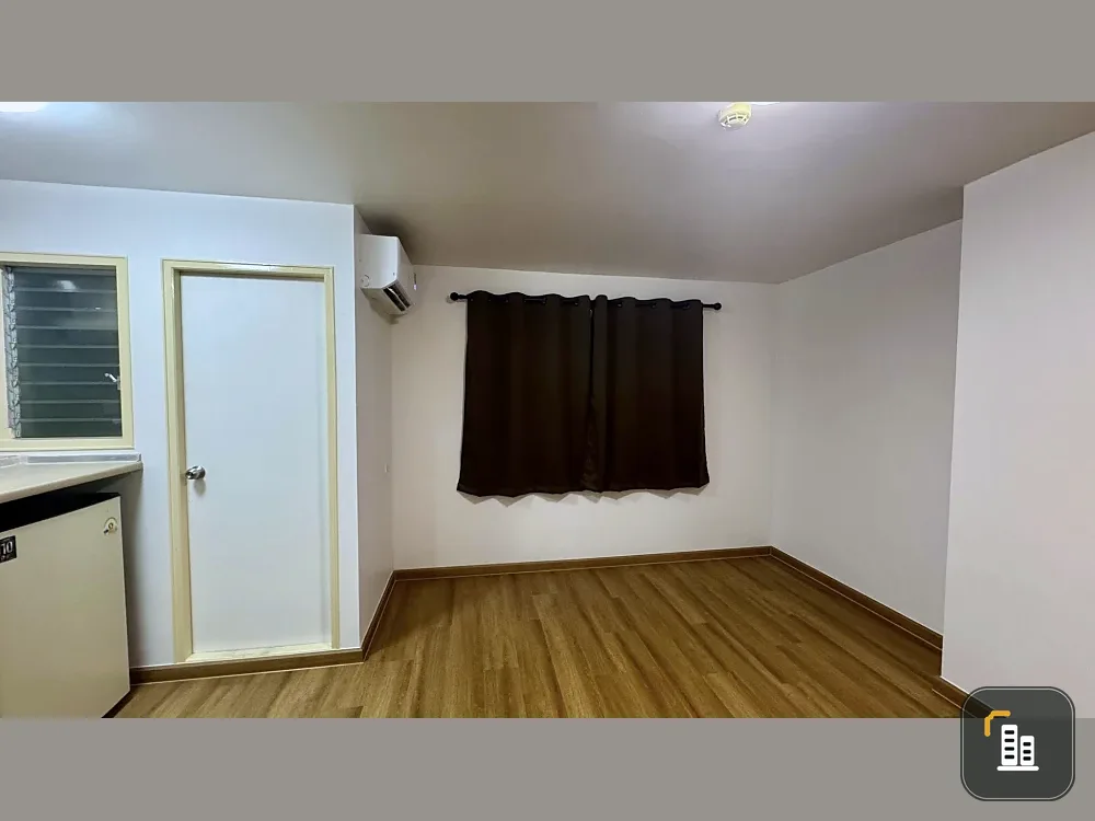 For sale: Lumpini Mix Theparak, empty room, corner unit, no adjoining units. Reserve now, don't miss out!