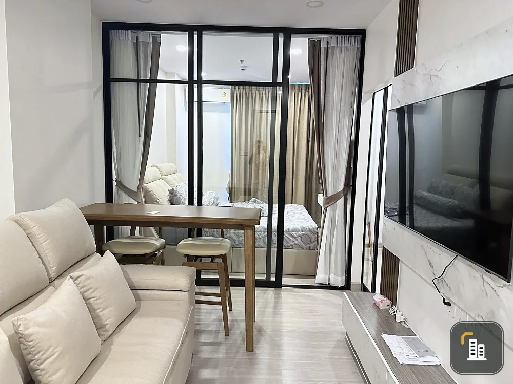 For rent: Supalai Lite Tha Phra - Wong Wian Yai, high floor unit with stunning nighttime city views. Fully furnished and equipped with appliances. Jus