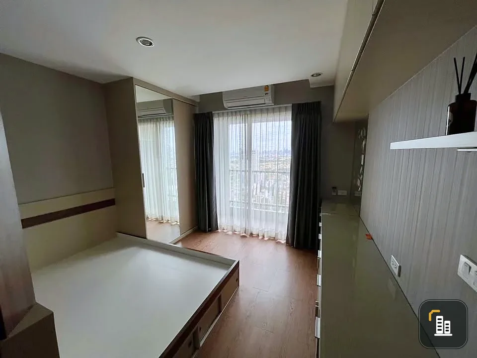 For sale: Asakan Place Srinakarin, high floor, open city view, on main road, can see the BTS, complete with built-in furniture. Reserve now!