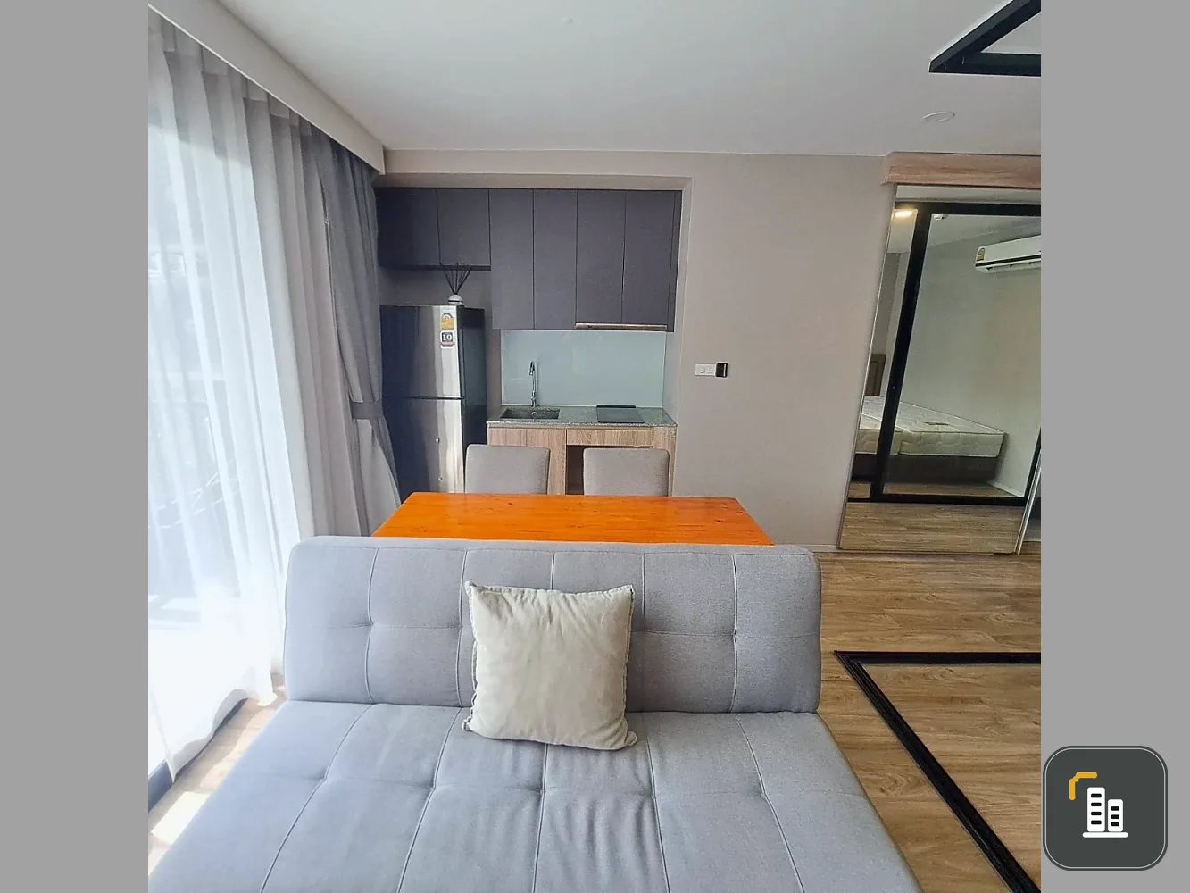Urgent Sale!! Blossom Condo at Sathorn-Charoenrat, 5th floor, Building E, beautiful unit, fully furnished, ready to move in immediately. Reserve now!!