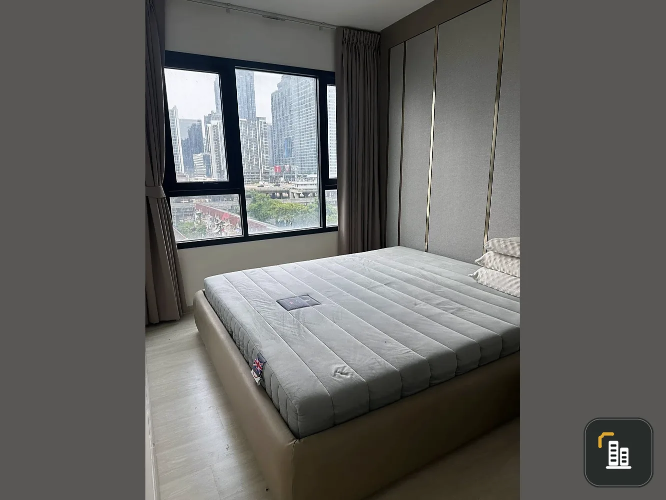 Condo for rent at Life Asoke, a large room with comfortable living, plenty of usable space, fully furnished and ready to move in, all in one place. Yo